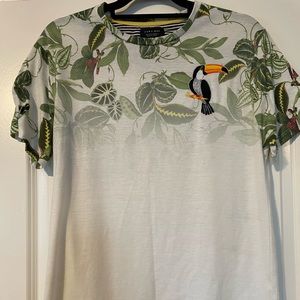 Zara men T-shirt Small  Size